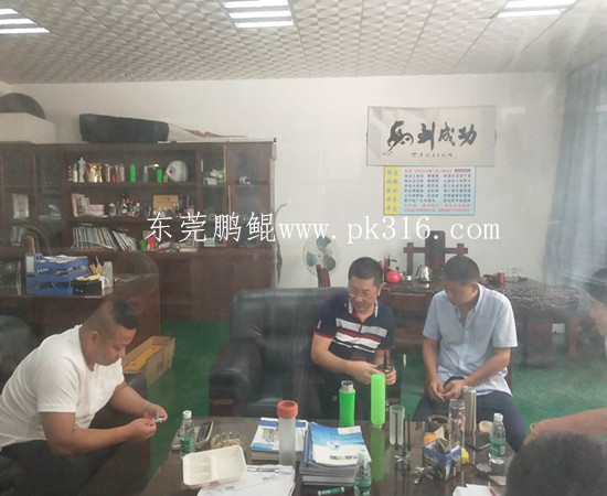 4槍六軸多功能噴漆機(jī) (2)