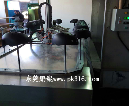 智能頭盔自動噴漆機1
