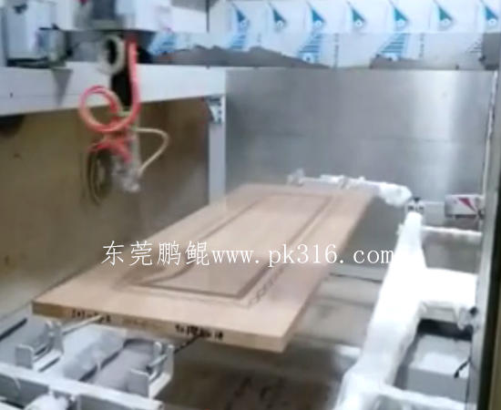 木門自動噴漆設(shè)備 (3)