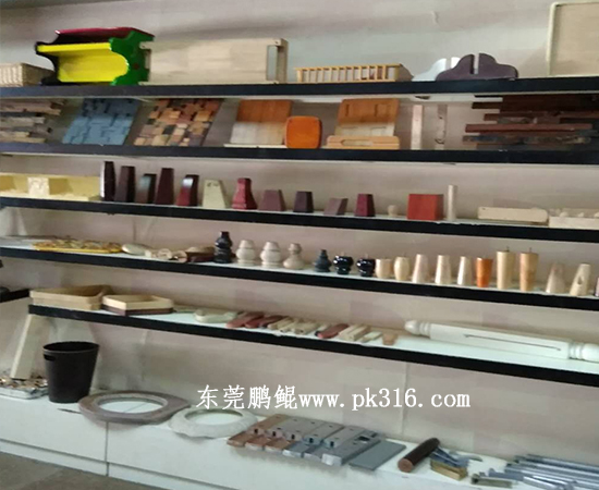木制品自動噴涂設(shè)備3