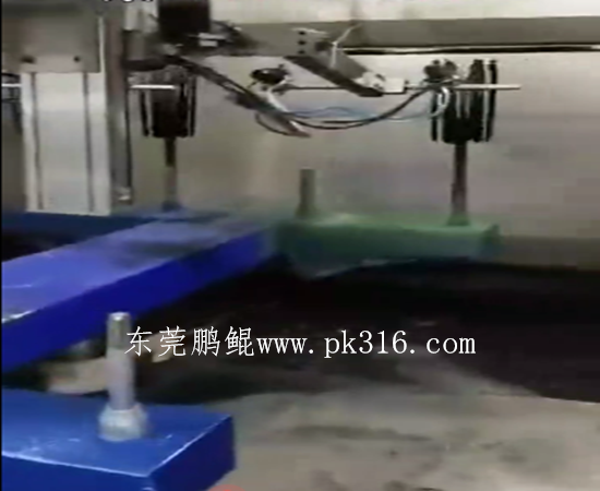卷發(fā)器四槍六軸噴涂機(jī)械 (2)