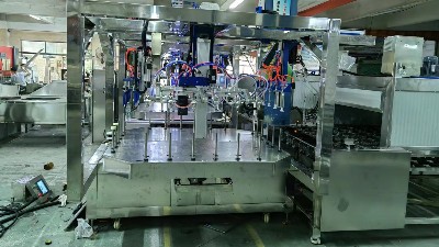 蠟燭杯自動(dòng)上下料抓取噴烤一體噴漆流水線