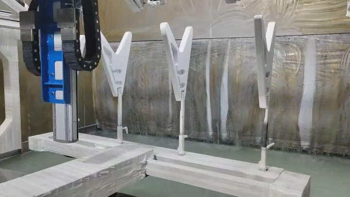 樂器八軸聯(lián)動靜電噴漆機(jī)器人