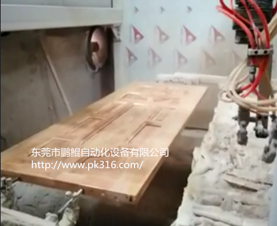 木門自動(dòng)噴漆機(jī)1
