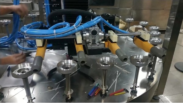 ?五金靜電噴粉噴漆設(shè)備
