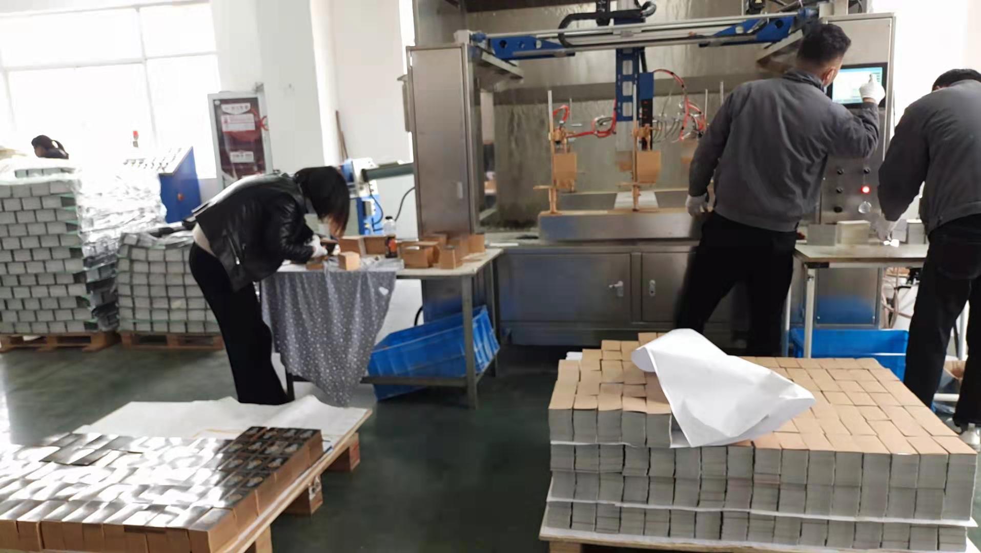 書本|洛克卡通片側(cè)邊6軸聯(lián)動噴漆設備